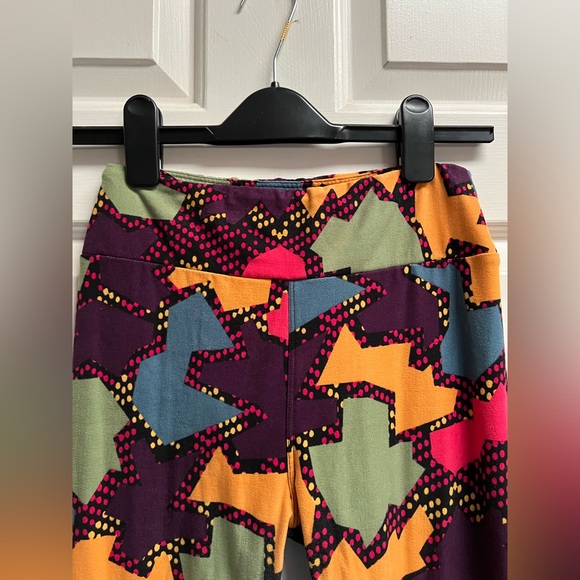 LULAROE in EUC (Excellent Used Condition) OS Leggings One Size. - Picture 2 of 11